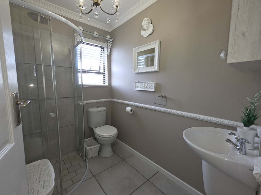 3 Bedroom Property for Sale in Struisbaai Western Cape